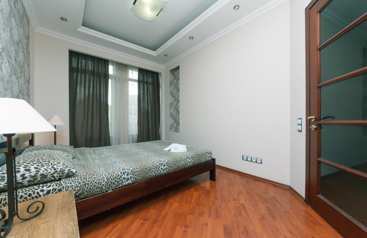 Two Bedroom Apartment On Kreschatik, Kyiv Center With Great View Bagian luar foto